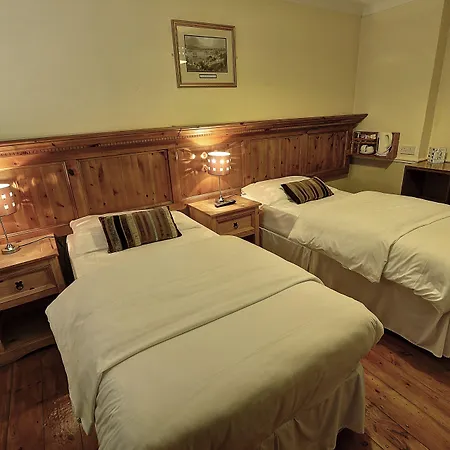 Silken Thomas 招待所 基尔代尔