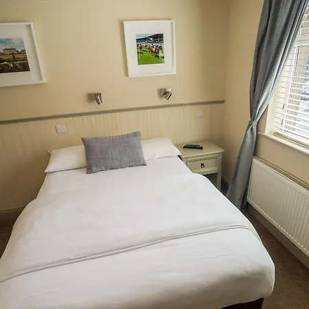 Silken Thomas 招待所 基尔代尔