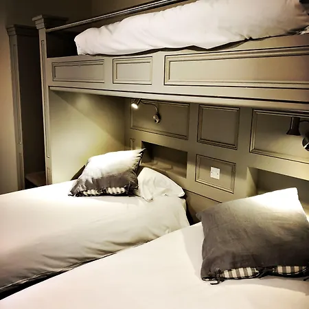 Silken Thomas 招待所 基尔代尔