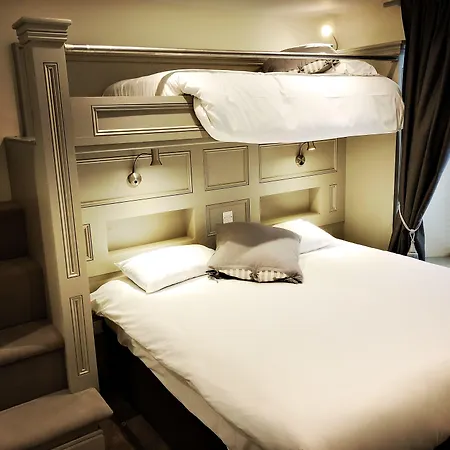 Silken Thomas 招待所