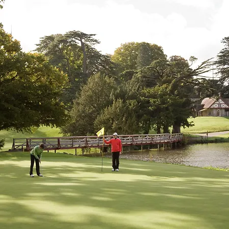 招待所 Silken Thomas