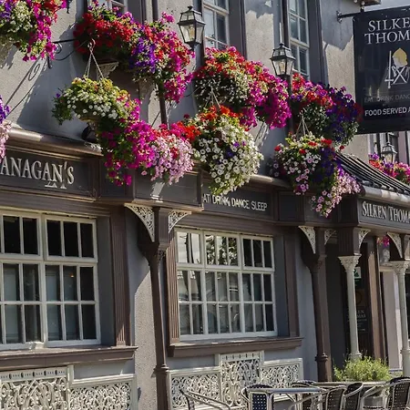 Silken Thomas 招待所